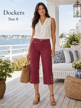 Dockers Womens Size 8 Cranberry Red Button Hem Stretch Capri Pants